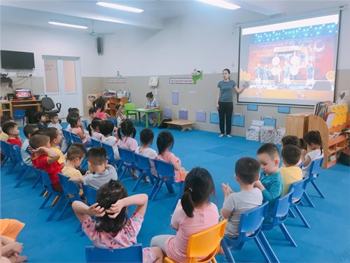 Giờ học KPXH: Giỗ tổ Hùng Vương của các bé lớp MGB C1- trường mầm non Gia Thượng
